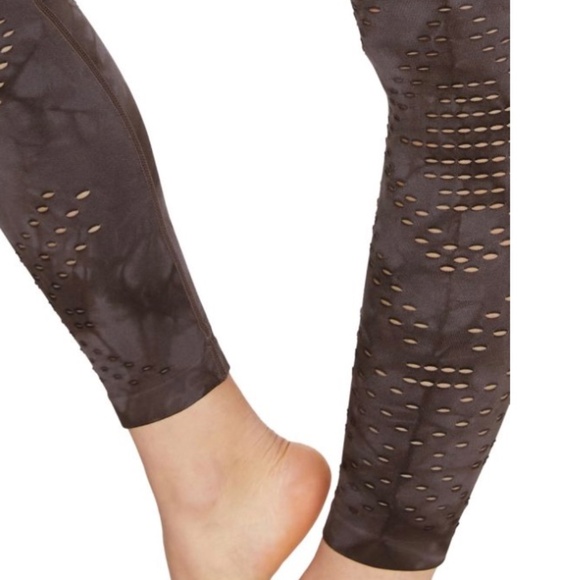 BETSEY JOHNSON PERFORMANCE Tie-Dye Cutout Leggings - Picture 4 of 5